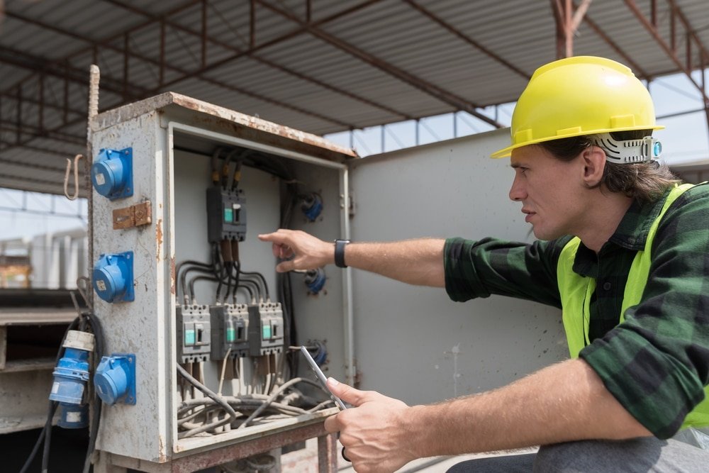 Creatieve oplossing voor meterkast revisie bij DM Elektro.