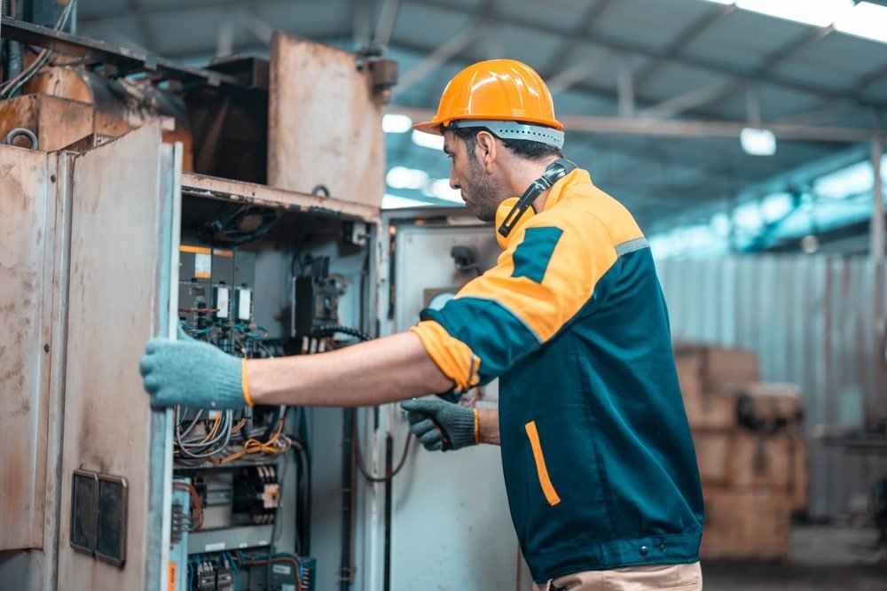 Een blik op modernisering installaties bij DM Elektro.